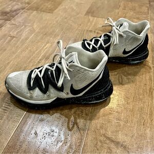 Nike Men’s Kyrie 5 Cookies and Cream Oreo Sneakers Black White Size 9 EUC